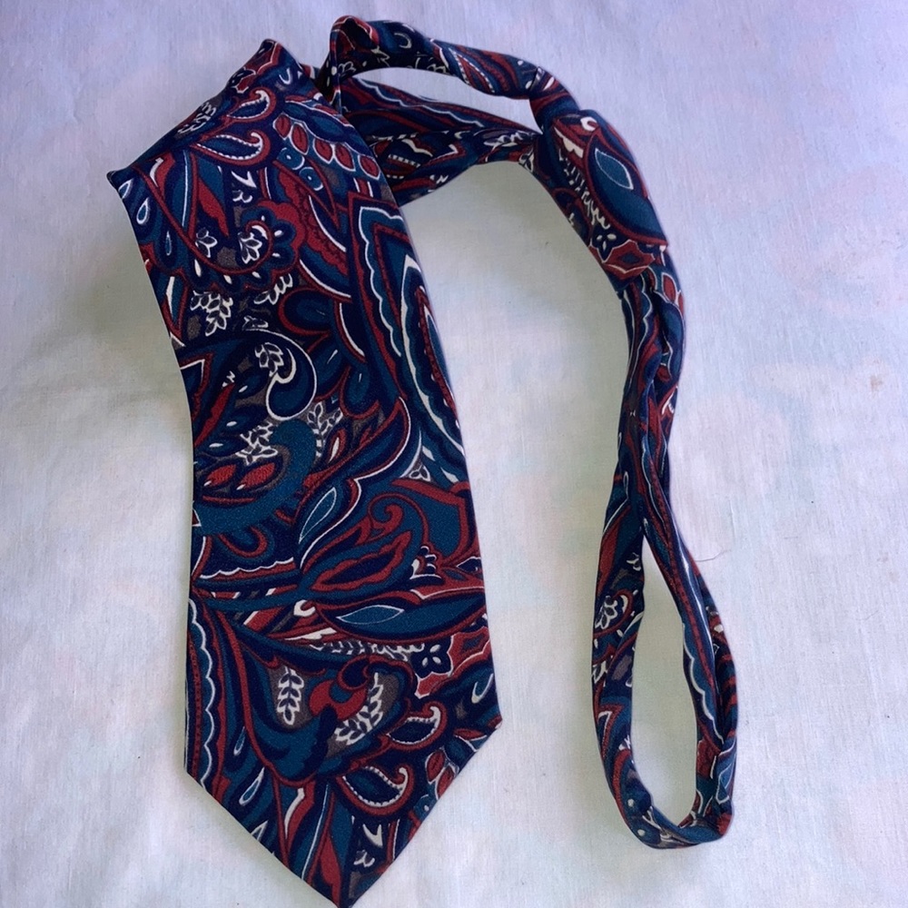 ROBERT STEWART 100% silk paisley print, blue, navy, orangey brown tie $15